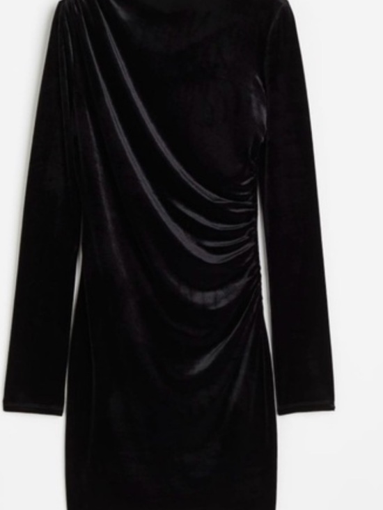 H&M Dresses & Skirts - H&M Black Velvet Long-Sleeve Ruched Mini Dress